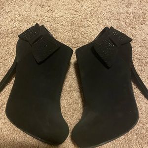 Black ankle boot heel Sz 6